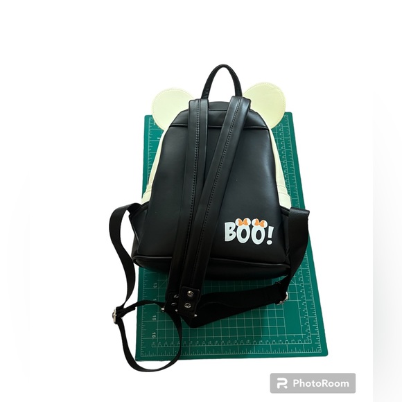 Loungefly Minnie Mouse ghost back pack - Picture 2 of 5